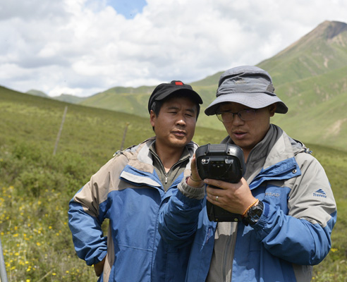 測繪戰(zhàn)士在青海，山下的測繪尖兵